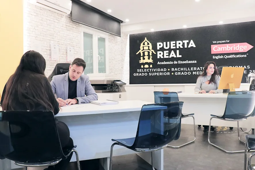 Instalaciones de Academia Puerta Real en Granada