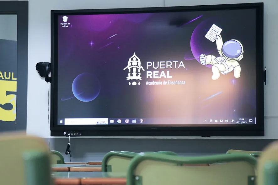 Instalaciones de Academia Puerta Real en Granada