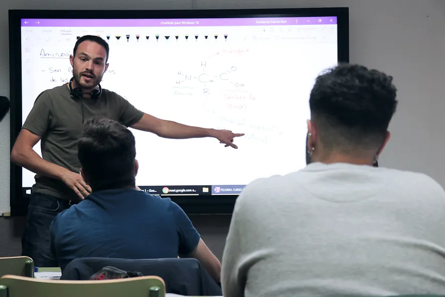 Instalaciones de Academia Puerta Real en Granada