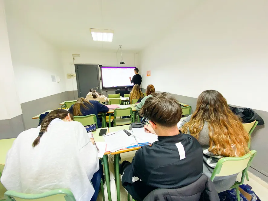 Instalaciones de Academia Puerta Real en Granada